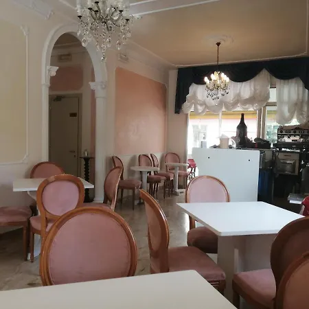 Kennedy Hotel 2*